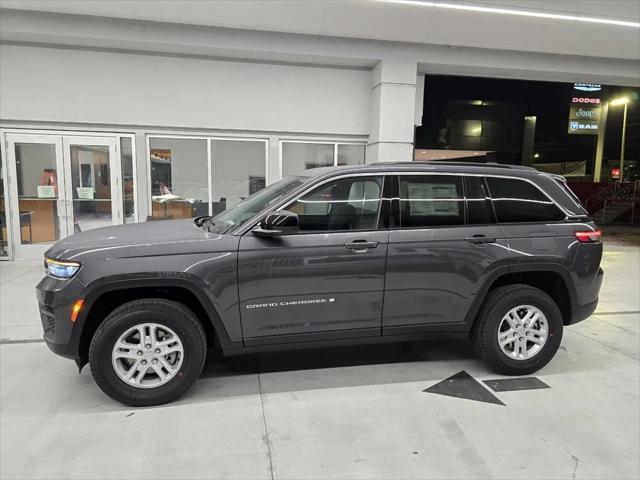 2025 Jeep Grand Cherokee GRAND CHEROKEE LAREDO 4X4