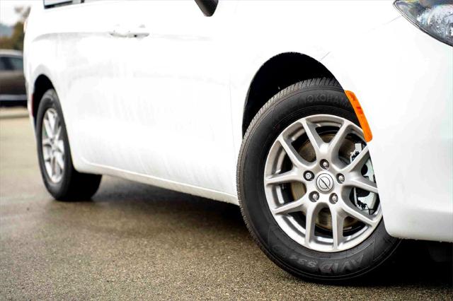 2026 Chrysler Voyager VOYAGER LX