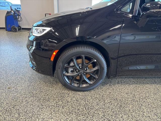 2026 Chrysler Pacifica Limited AWD