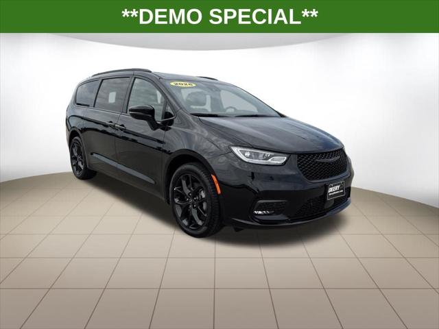 2026 Chrysler Pacifica Limited AWD for sale in Waukee, IA