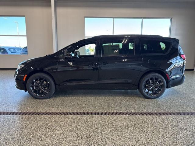 2026 Chrysler Pacifica Limited AWD