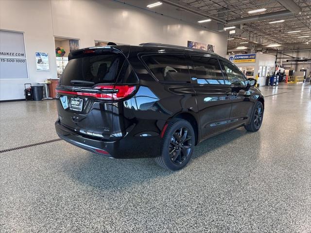 2026 Chrysler Pacifica Limited AWD