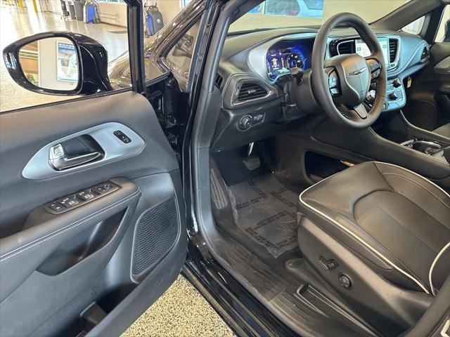2026 Chrysler Pacifica Limited AWD