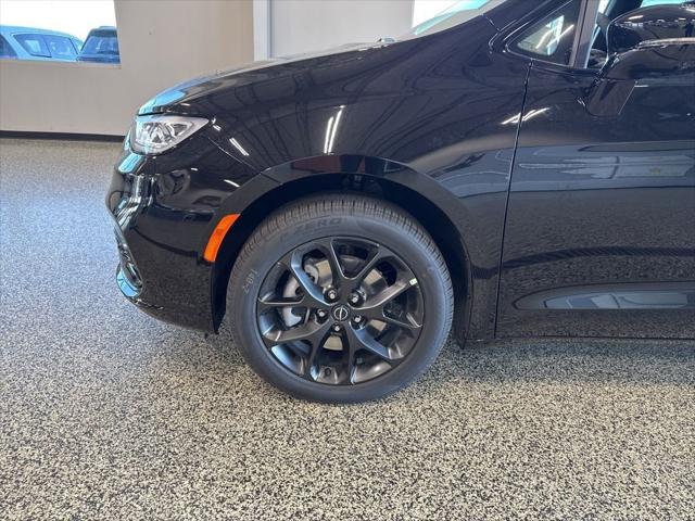 2026 Chrysler Pacifica Limited AWD