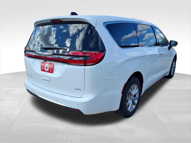 2026 Chrysler Pacifica Select AWD