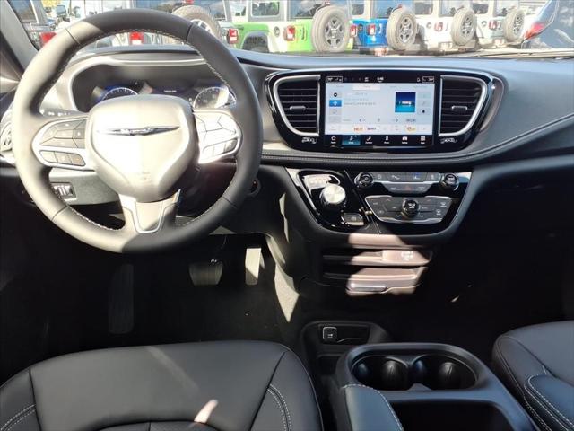 2026 Chrysler Pacifica Select AWD