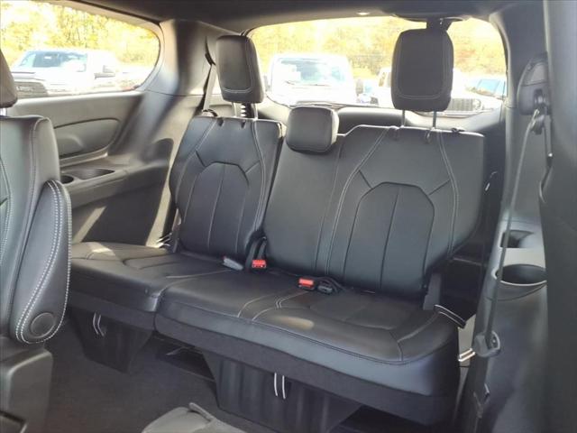 2026 Chrysler Pacifica Select AWD