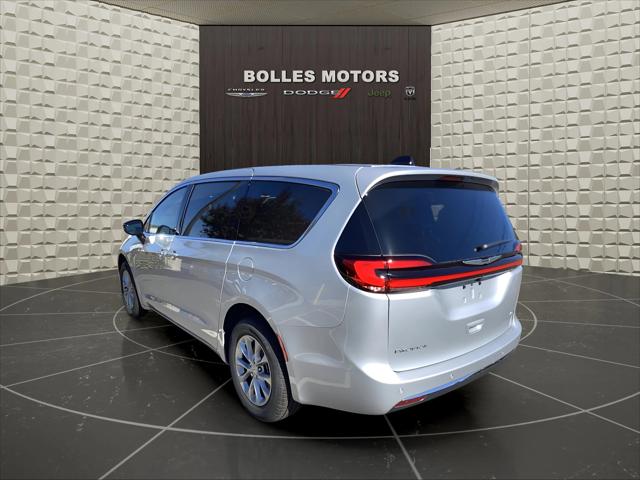 2026 Chrysler Pacifica PACIFICA SELECT AWD