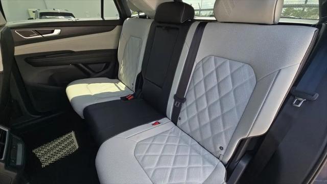 2026 Volkswagen Atlas Cross Sport SEL Premium R-Line