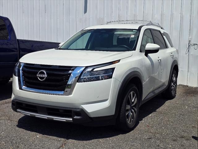 2023 Nissan Pathfinder SL 4WD