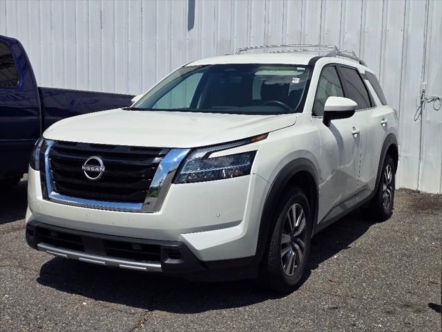 2023 Nissan Pathfinder SL 4WD