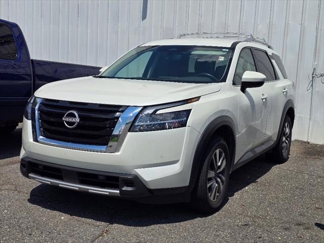 2023 Nissan Pathfinder SL 4WD