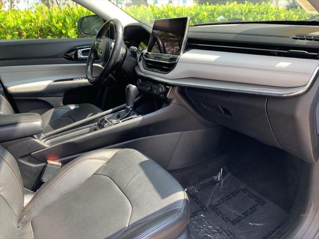 2023 Jeep Compass Latitude Lux FWD