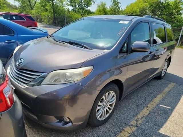 2013 Toyota Sienna XLE V6 8 Passenger
