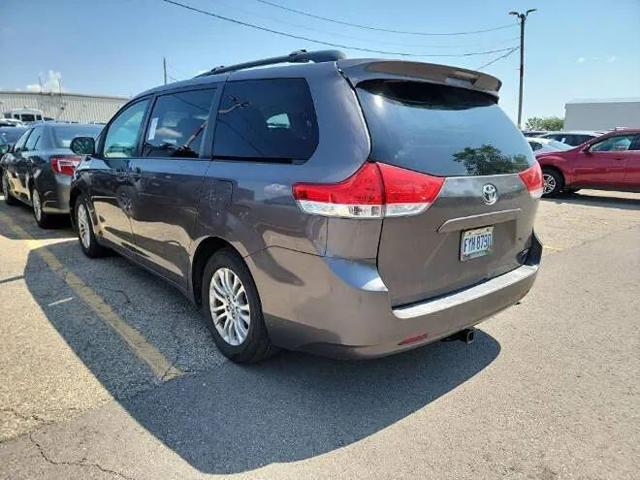 2013 Toyota Sienna XLE V6 8 Passenger
