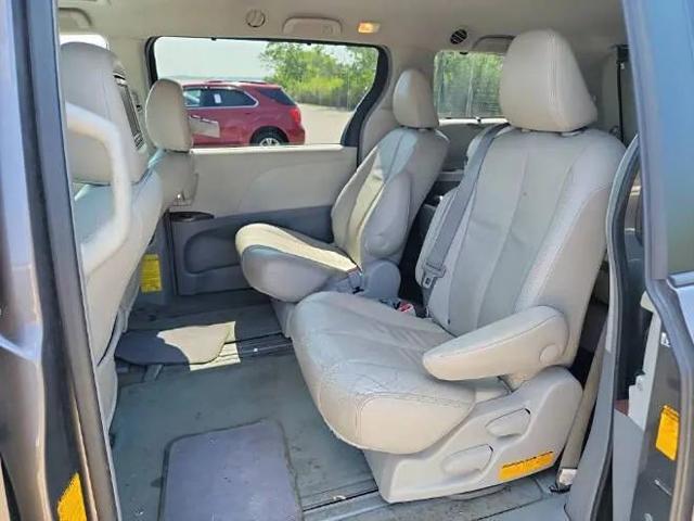 2013 Toyota Sienna XLE V6 8 Passenger