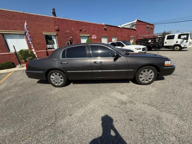 2005 Lincoln Town Car Signature Limited