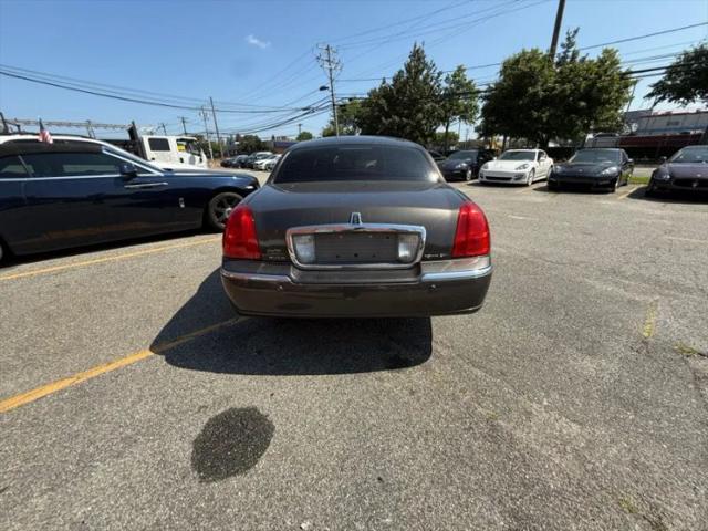 2005 Lincoln Town Car Signature Limited