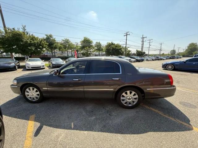 2005 Lincoln Town Car Signature Limited