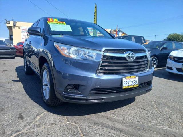 2016 Toyota Highlander LE V6 for sale in Oakdale, CA