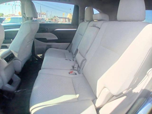 2016 Toyota Highlander LE V6
