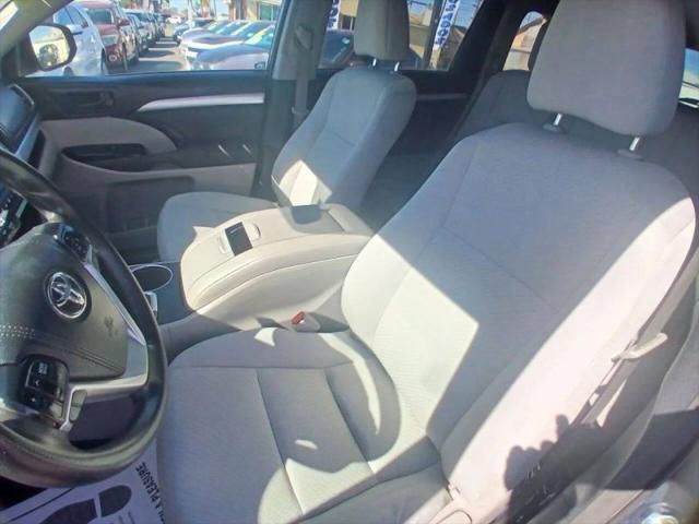2016 Toyota Highlander LE V6
