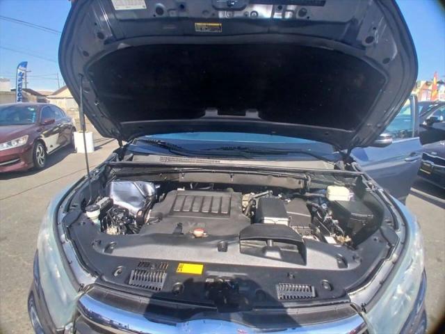 2016 Toyota Highlander LE V6