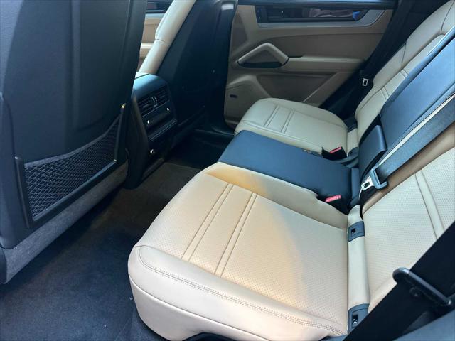 2025 Porsche Cayenne Unknown