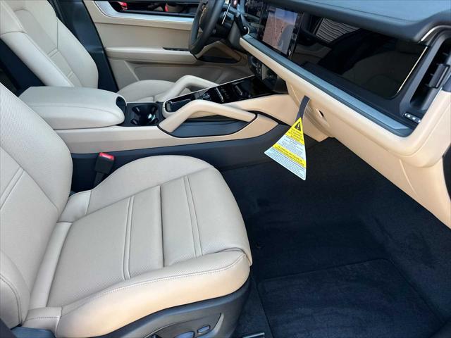 2025 Porsche Cayenne Unknown