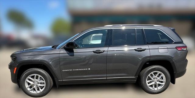 2025 Jeep Grand Cherokee GRAND CHEROKEE LAREDO X 4X4