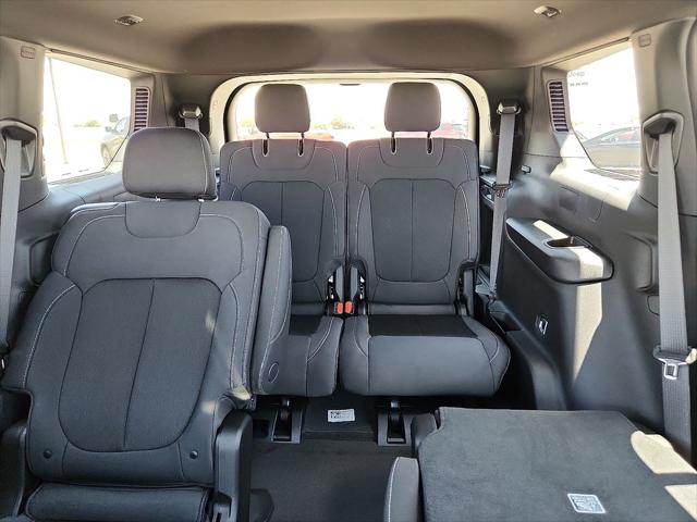 2025 Jeep Grand Cherokee L Laredo X 4x4