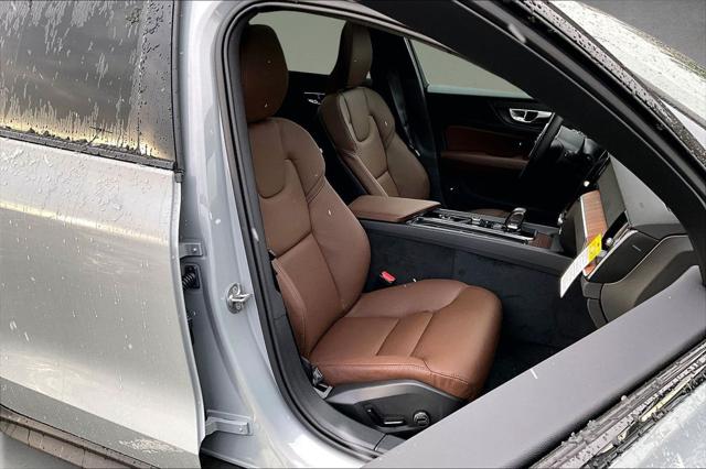 2026 Volvo V60 Cross Country Plus, B5 AWD Gas (mild hybrid)