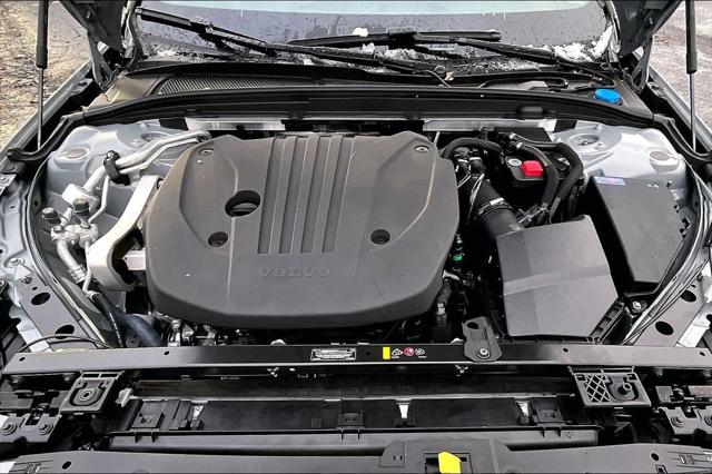 2026 Volvo V60 Cross Country Plus, B5 AWD Gas (mild hybrid)