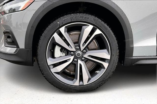 2026 Volvo V60 Cross Country Plus, B5 AWD Gas (mild hybrid)