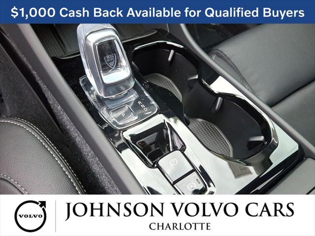 2026 Volvo XC40 Ultra, B5 AWD Gas (mild hybrid), Dark