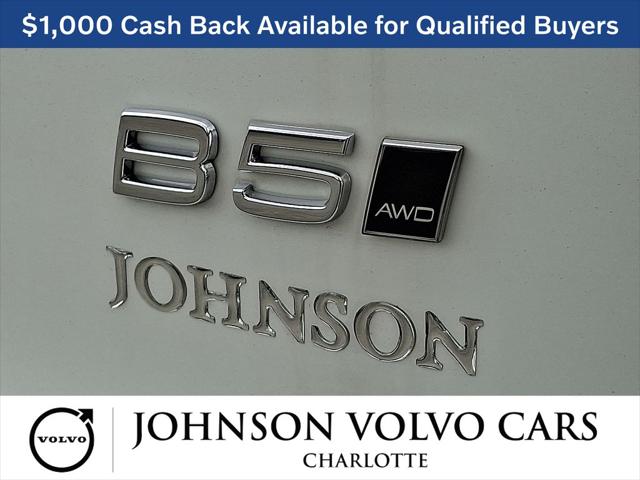 2026 Volvo XC40 Ultra, B5 AWD Gas (mild hybrid), Dark