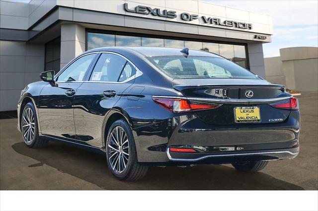2025 Lexus ES 300h Unknown