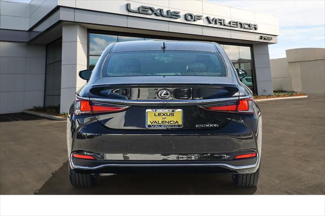 2025 Lexus ES 300h Unknown
