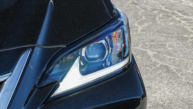 2025 Lexus ES 300h Unknown
