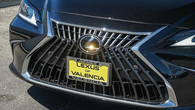 2025 Lexus ES 300h Unknown