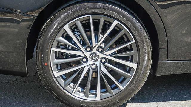 2025 Lexus ES 300h Unknown