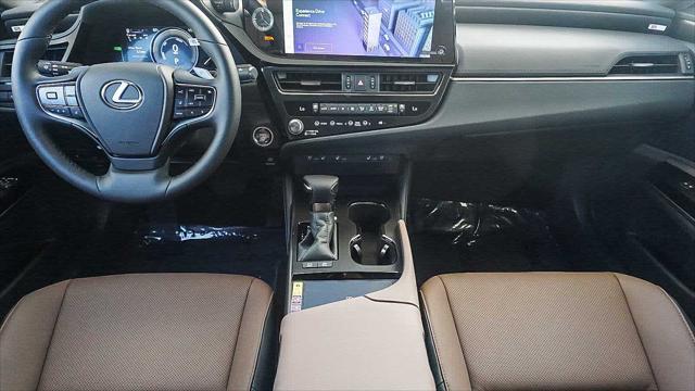 2025 Lexus ES 300h Unknown
