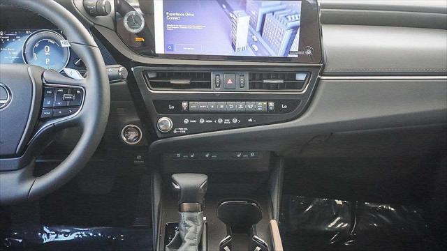 2025 Lexus ES 300h Unknown