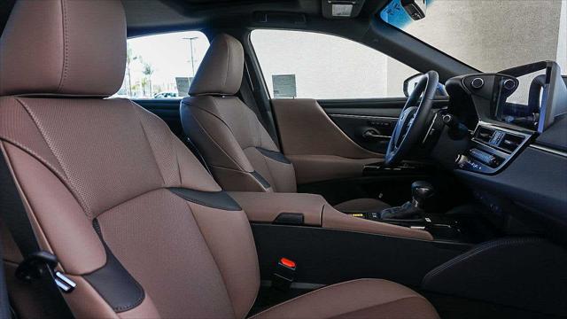 2025 Lexus ES 300h Unknown