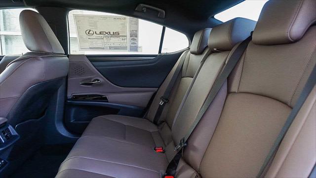 2025 Lexus ES 300h Unknown