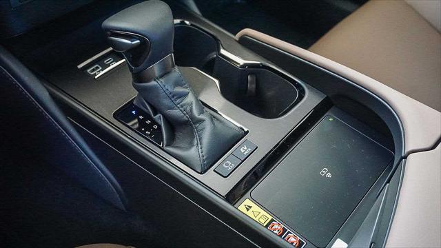 2025 Lexus ES 300h Unknown