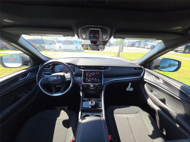 2025 Jeep Grand Cherokee Laredo X 4x4