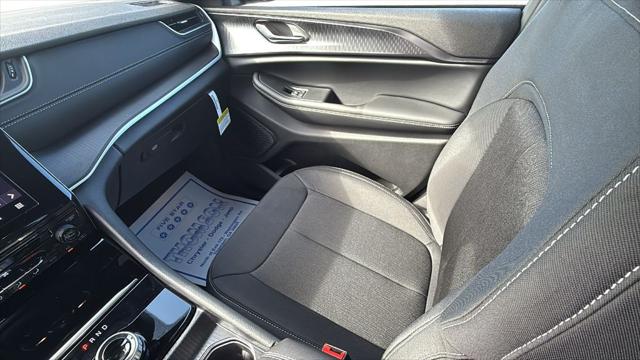 2025 Jeep Grand Cherokee Laredo X 4x4