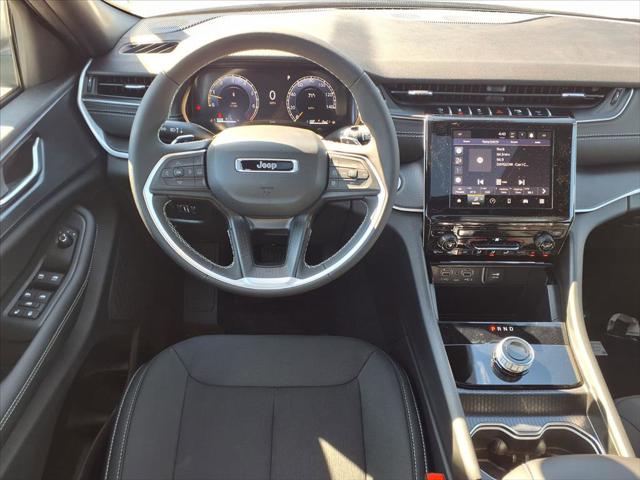 2025 Jeep Grand Cherokee GRAND CHEROKEE L LAREDO X 4X4