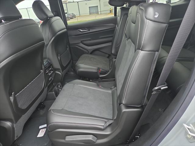 2025 Jeep Grand Cherokee Altitude X 4x2